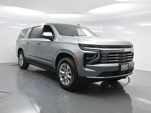 Used 2025 Chevrolet Suburban Premier image 59