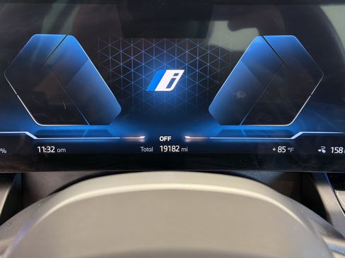 Used 2024 BMW i5 eDrive40i w/ M Sport Package RWD image 21