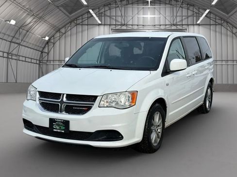 Used 2014 Dodge Grand Caravan SE image 3