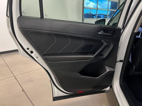 Used 2023 Volkswagen Tiguan SE image 32