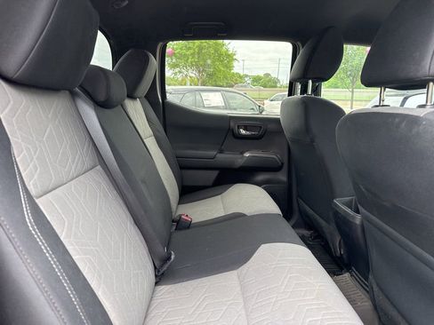 Used 2022 Toyota Tacoma TRD Off-Road image 10