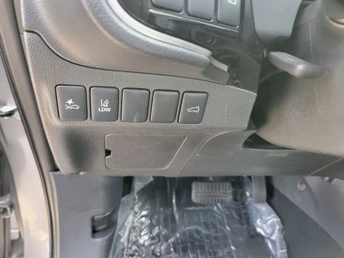 Used 2020 Mitsubishi Outlander SEL image 21