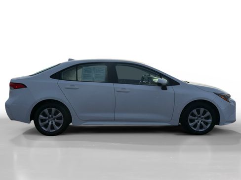 Used 2022 Toyota Corolla LE image 6
