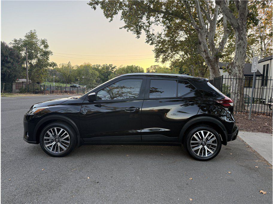 Used 2023 Nissan Kicks SV FWD image 2