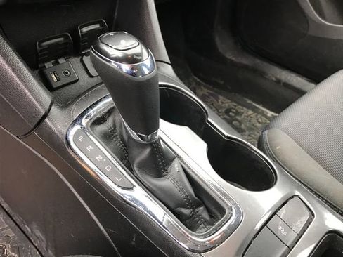 Used 2017 Chevrolet Cruze LT w/ Convenience Package image 6