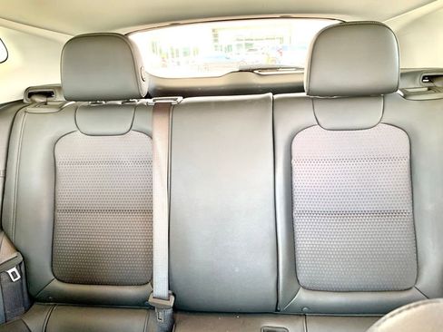 Used 2025 Chevrolet Trax LT w/ LT Convenience Package FWD image 19
