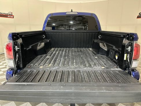 Used 2023 Toyota Tacoma TRD Off-Road w/ Technology Package AWD/4WD image 5