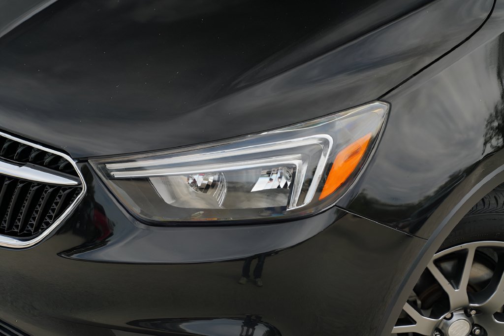Used 2019 Buick Encore Sport Touring FWD image 2