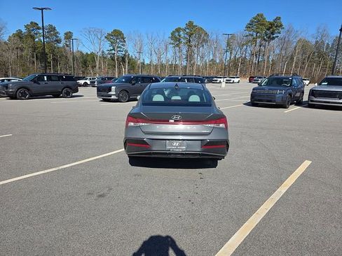 New 2026 Hyundai Elantra Limited FWD image 15