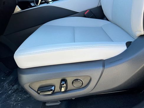 Certified 2025 Lexus RX 350 Premium w/ Accessory Package (Z1) image 16