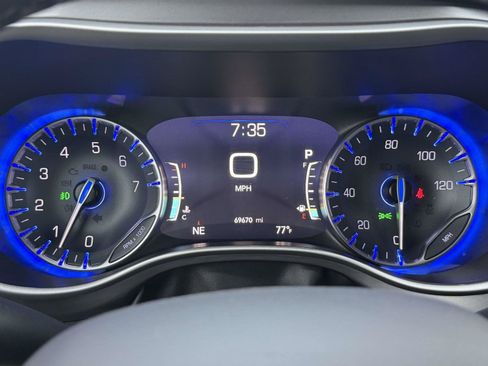 Used 2023 Chrysler Pacifica Touring-L FWD image 20