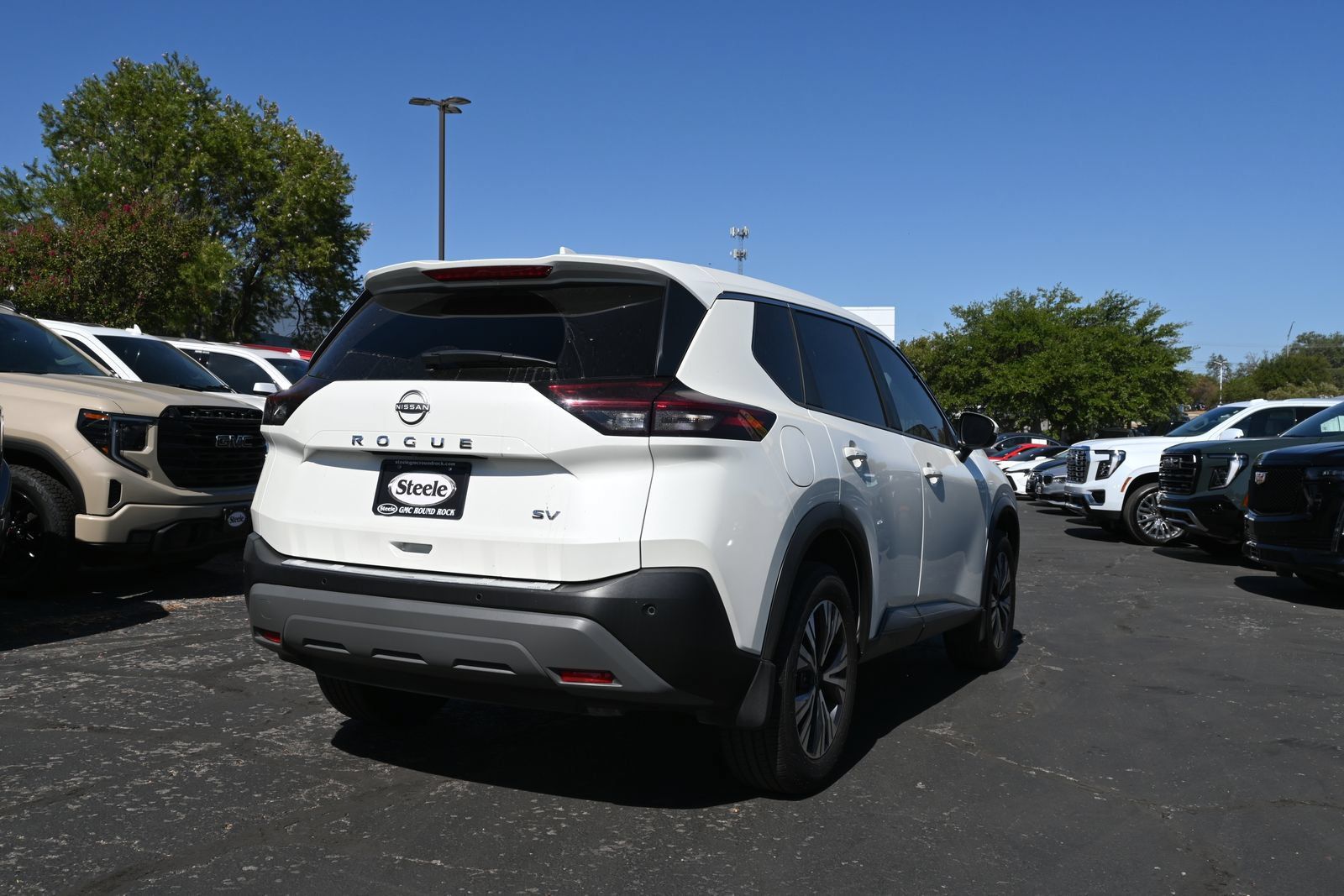 Used 2023 Nissan Rogue SV FWD image 5