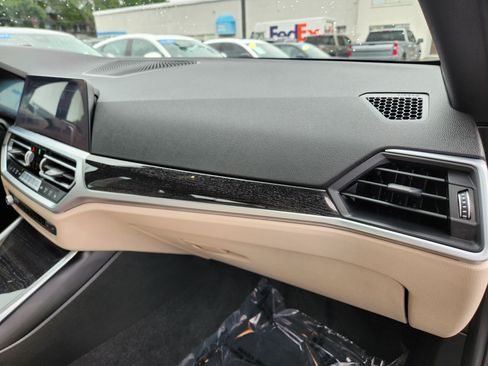 Used 2022 BMW 330i xDrive Sedan w/ Premium Package AWD/4WD image 17