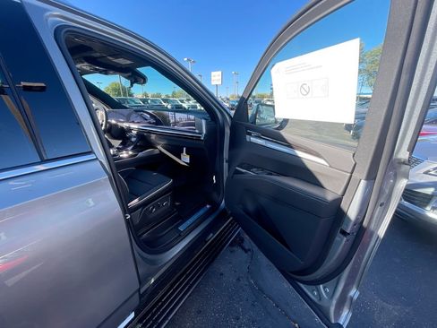 New 2026 Cadillac Escalade Luxury w/ Touring Package image 18