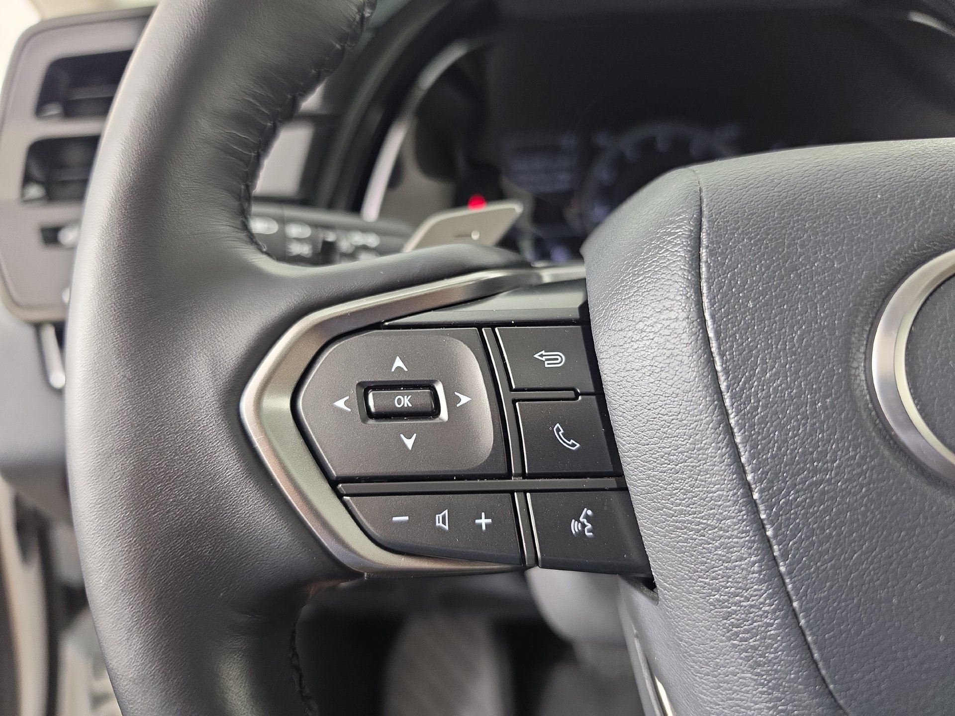 Used 2024 Lexus RX 350 Premium w/ Cold Area Package FWD image 8