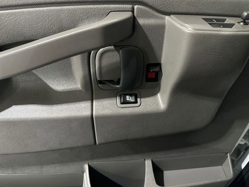 Used 2024 GMC Savana 2500 w/ Driver Convenience Package image 14