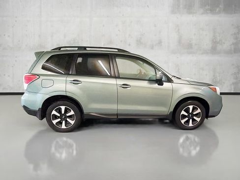 Used 2017 Subaru Forester 2.5i Premium w/ All-Weather Package image 4