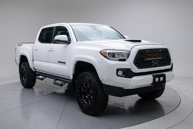 Used 2021 Toyota Tacoma TRD Sport w/ TRD Premium Sport Package AWD/4WD image 7