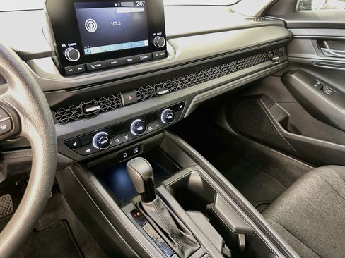 Used 2025 Honda Accord SE image 24