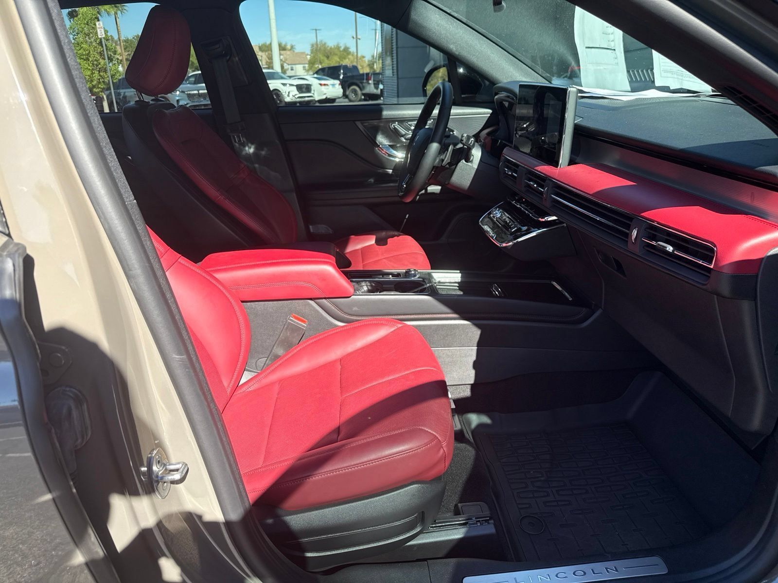 Certified 2025 Lincoln Corsair Reserve w/ Jet Appearance Package AWD/4WD image 13
