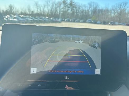 Used 2024 Toyota Venza XLE image 33