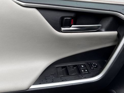 Used 2019 Toyota RAV4 Adventure AWD/4WD image 11