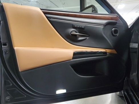Used 2023 Lexus ES 350 w/ Premium Package image 11