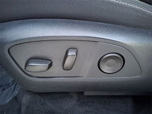 Used 2024 Chevrolet Traverse LT image 15