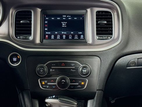 Used 2022 Dodge Charger SXT RWD image 13