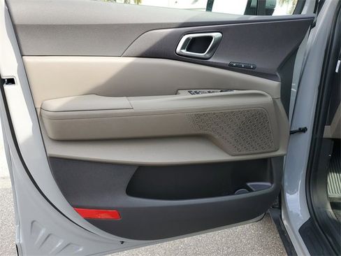 New 2026 Kia Carnival EX image 18