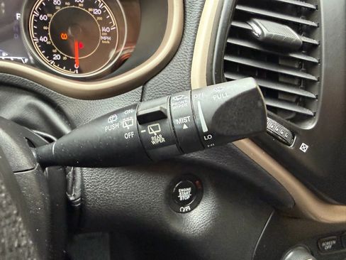 Used 2017 Jeep Cherokee Limited image 15