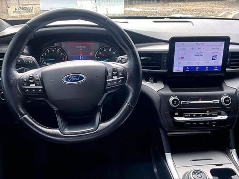 Used 2020 Ford Explorer XLT w/ Equipment Group 202A image 6