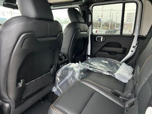 New 2025 Jeep Gladiator Sport image 14