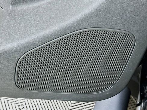 Used 2020 Nissan Frontier SV w/ Midnight Edition Floor Mats image 18