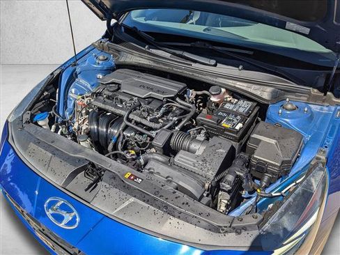Used 2022 Hyundai Elantra SE FWD image 23