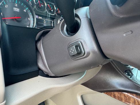Used 2015 Chevrolet Tahoe LTZ RWD image 34