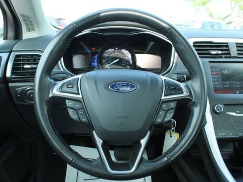 Used 2015 Ford Fusion SE image 22