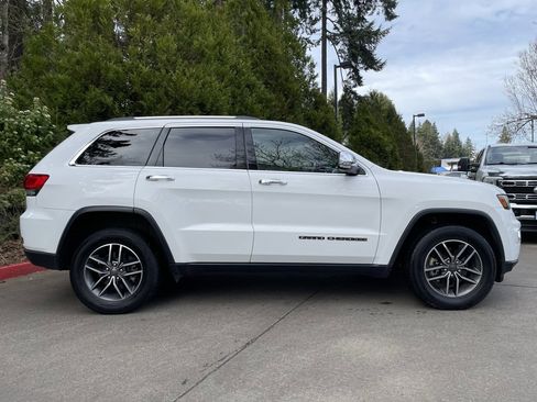 Used 2019 Jeep Grand Cherokee Limited w/ Luxury Group II image 3