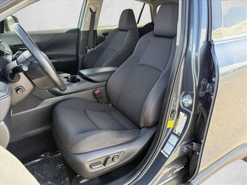 Used 2021 Toyota Venza LE w/ Carpet Mat Package (TMS) AWD/4WD image 11