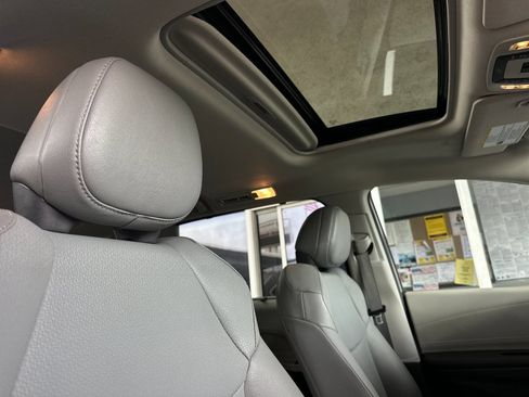 Used 2021 Toyota Sienna XLE w/ XLE Plus Package FWD image 17