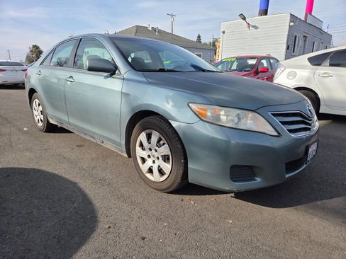 Used 2011 Toyota Camry SE image 5