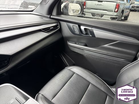 Certified 2025 Buick Enclave Preferred AWD/4WD image 26