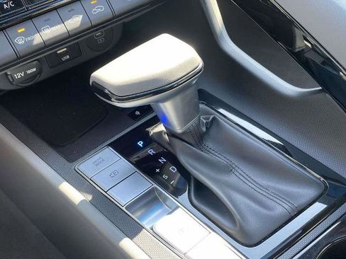 Used 2025 Hyundai Elantra SEL image 30