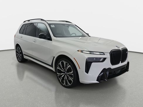 Used 2025 BMW X7 M60i w/ Executive Package image 3