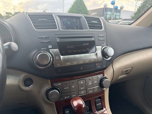 Used 2011 Toyota Highlander Limited AWD/4WD image 11