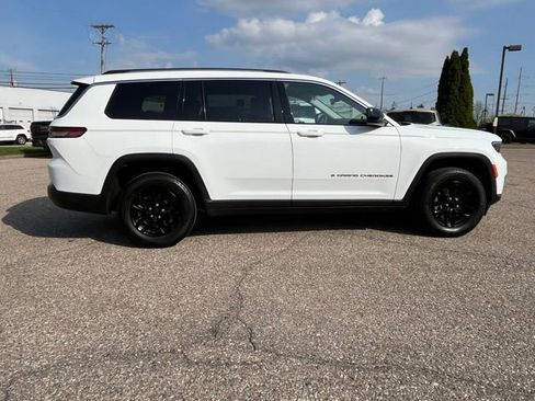 Used 2023 Jeep Grand Cherokee L Laredo AWD/4WD image 6