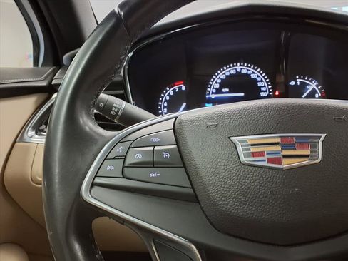 Used 2017 Cadillac XT5 FWD image 29