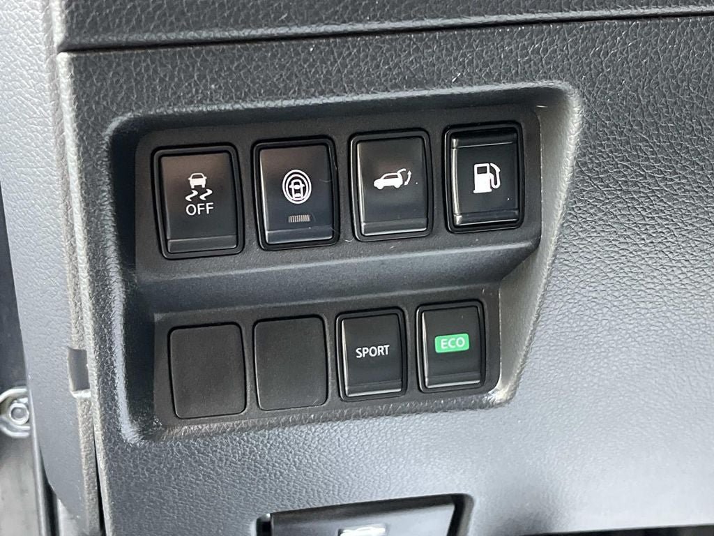 Used 2020 Nissan Rogue SV FWD image 29