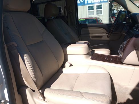 Used 2014 GMC Yukon XL Denali image 17