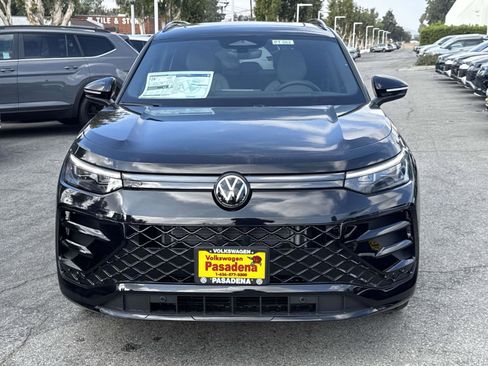 New 2026 Volkswagen Tiguan SE R-Line image 2